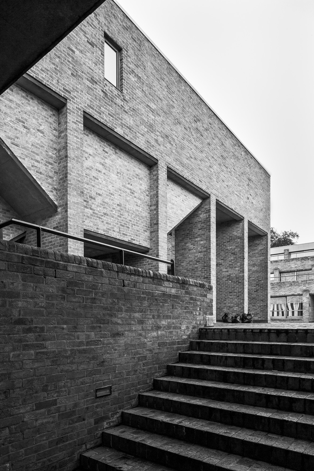 simon_phipps_harvey_court_cambridge_02