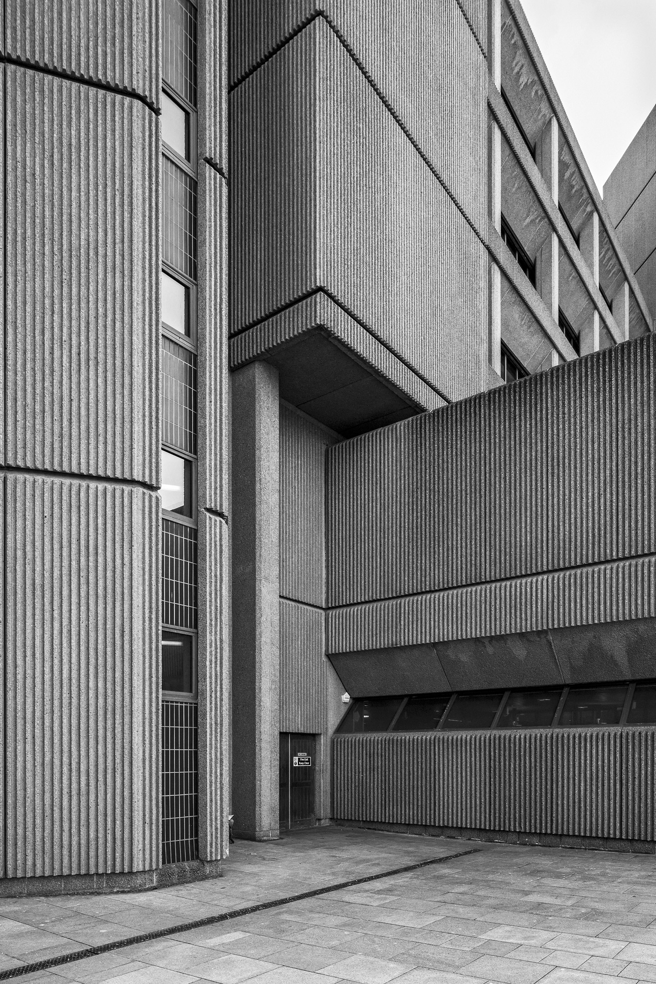 simon_phipps_queen_elizabeth_law_courts_liverpool_01