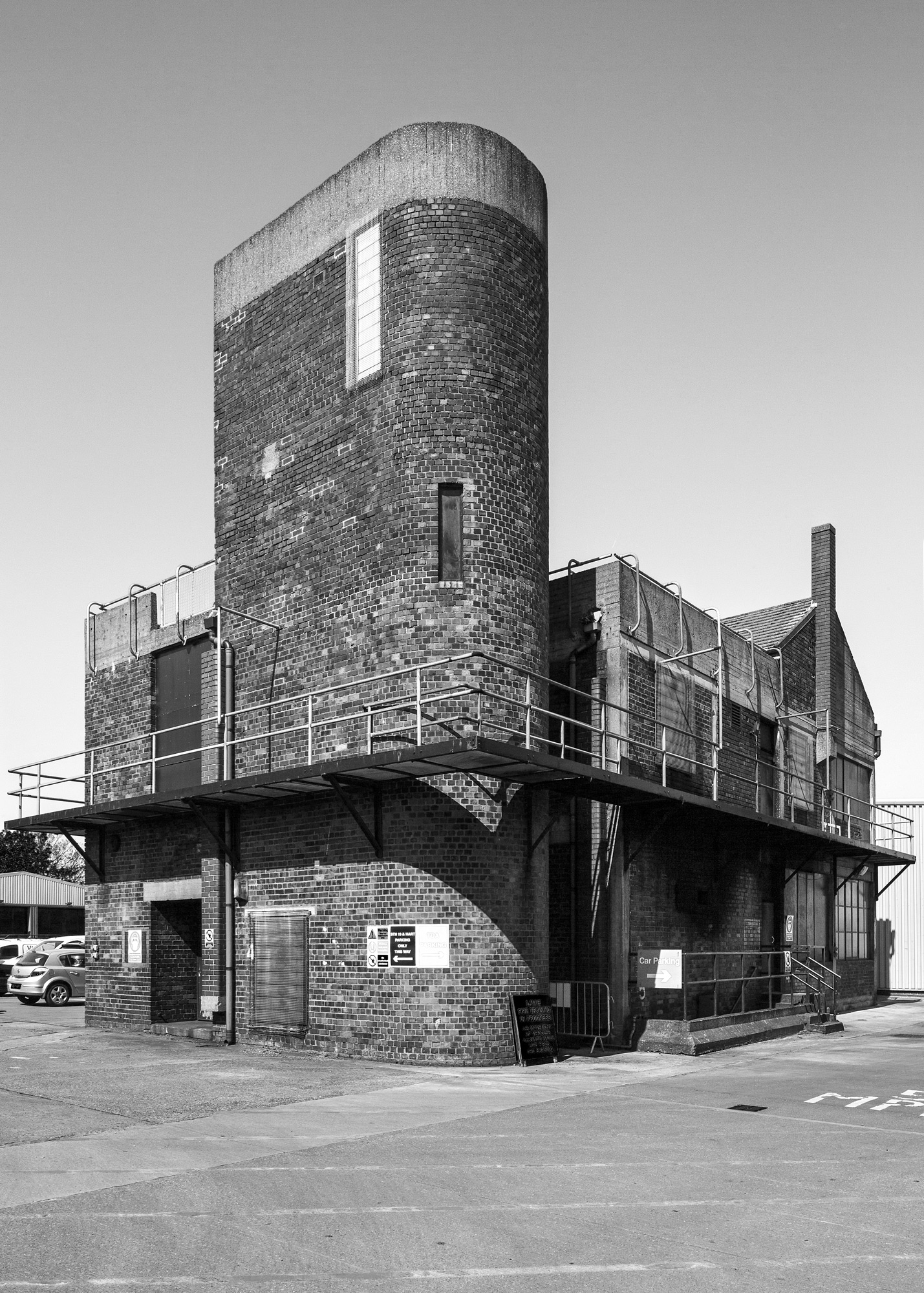 simon_phipps_fire_house_01