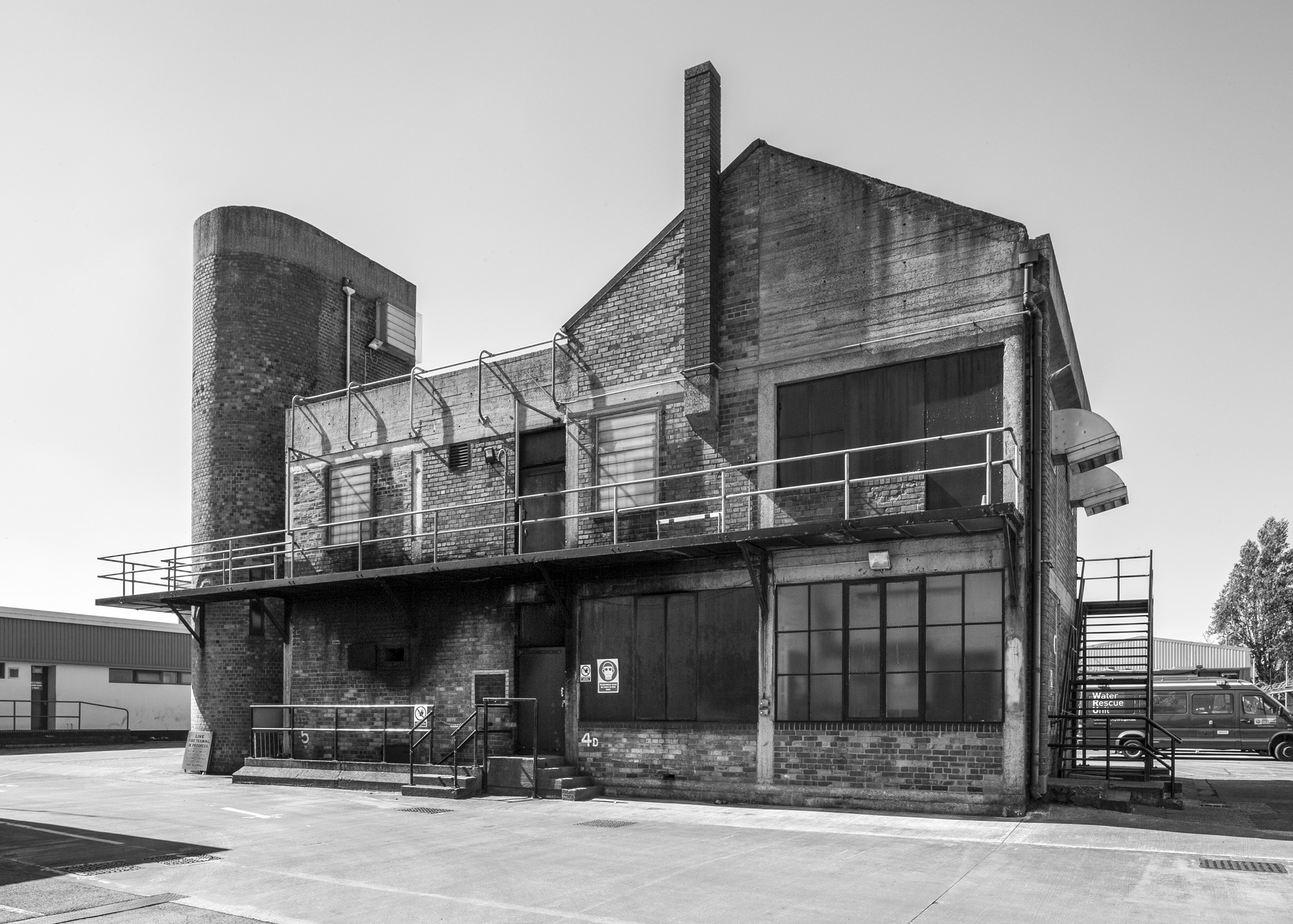 simon_phipps_fire_house_01