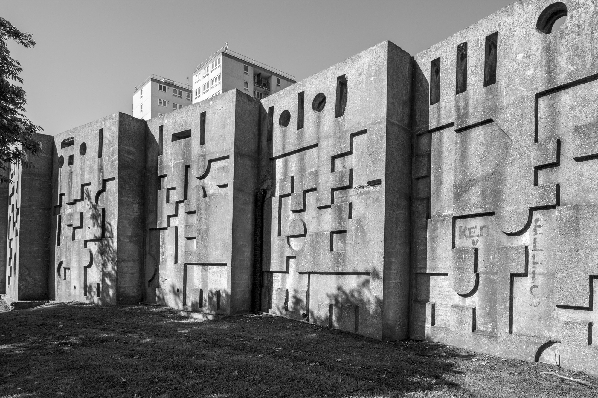 simon_phipps_sculptural_wall_huyton_01