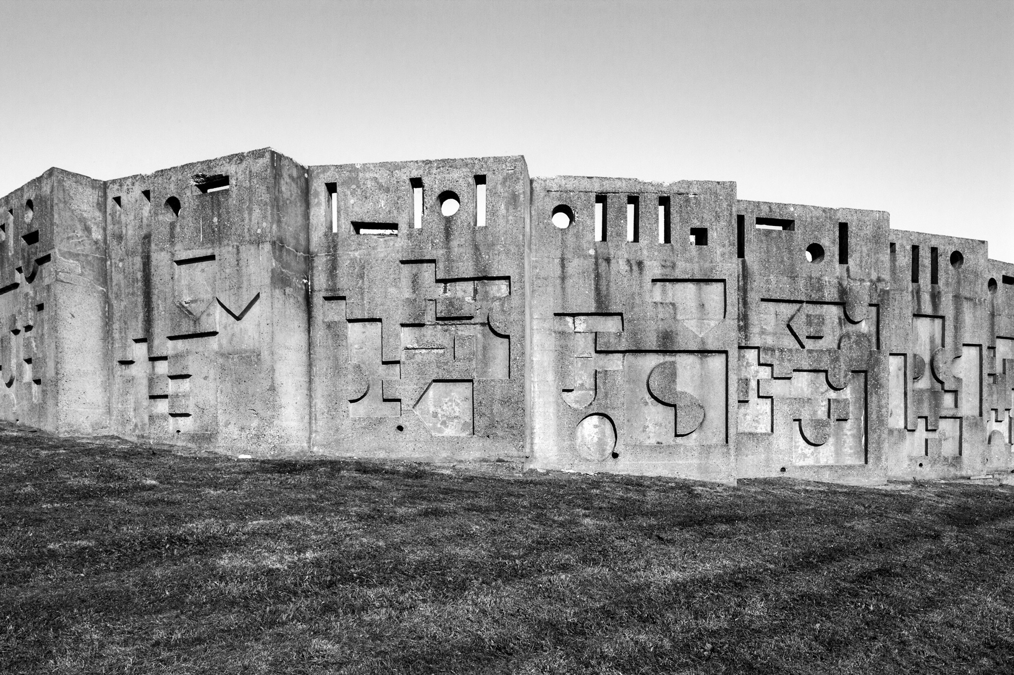 simon_phipps_sculptural_wall_huyton_02