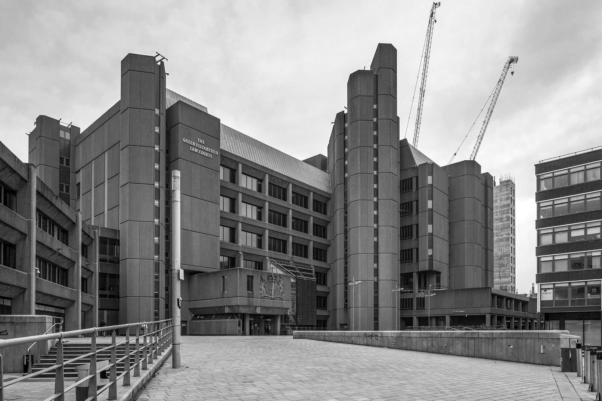 simon_phipps_queen_elizabeth_law_courts_liverpool_02