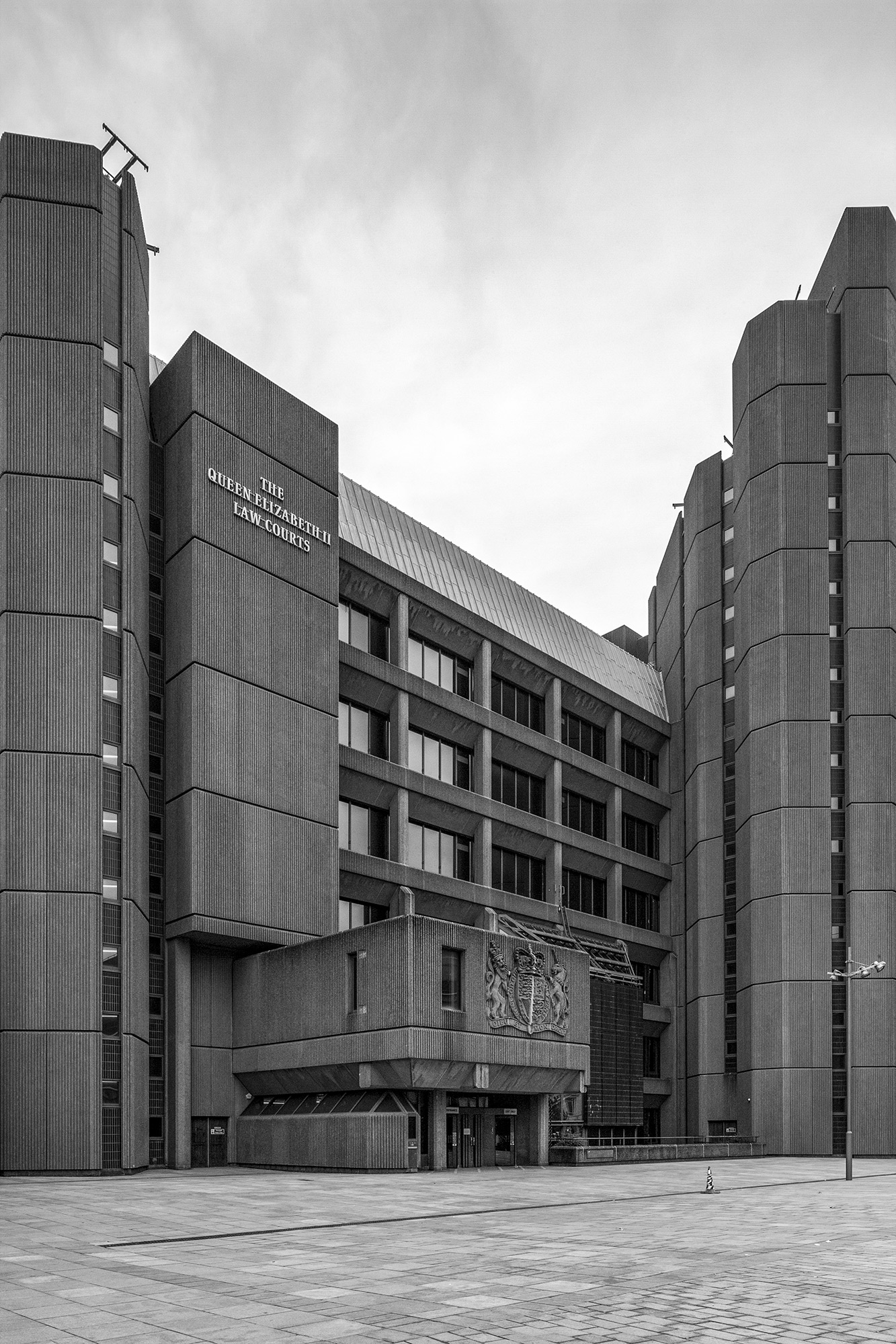 simon_phipps_queen_elizabeth_law_courts_liverpool_03