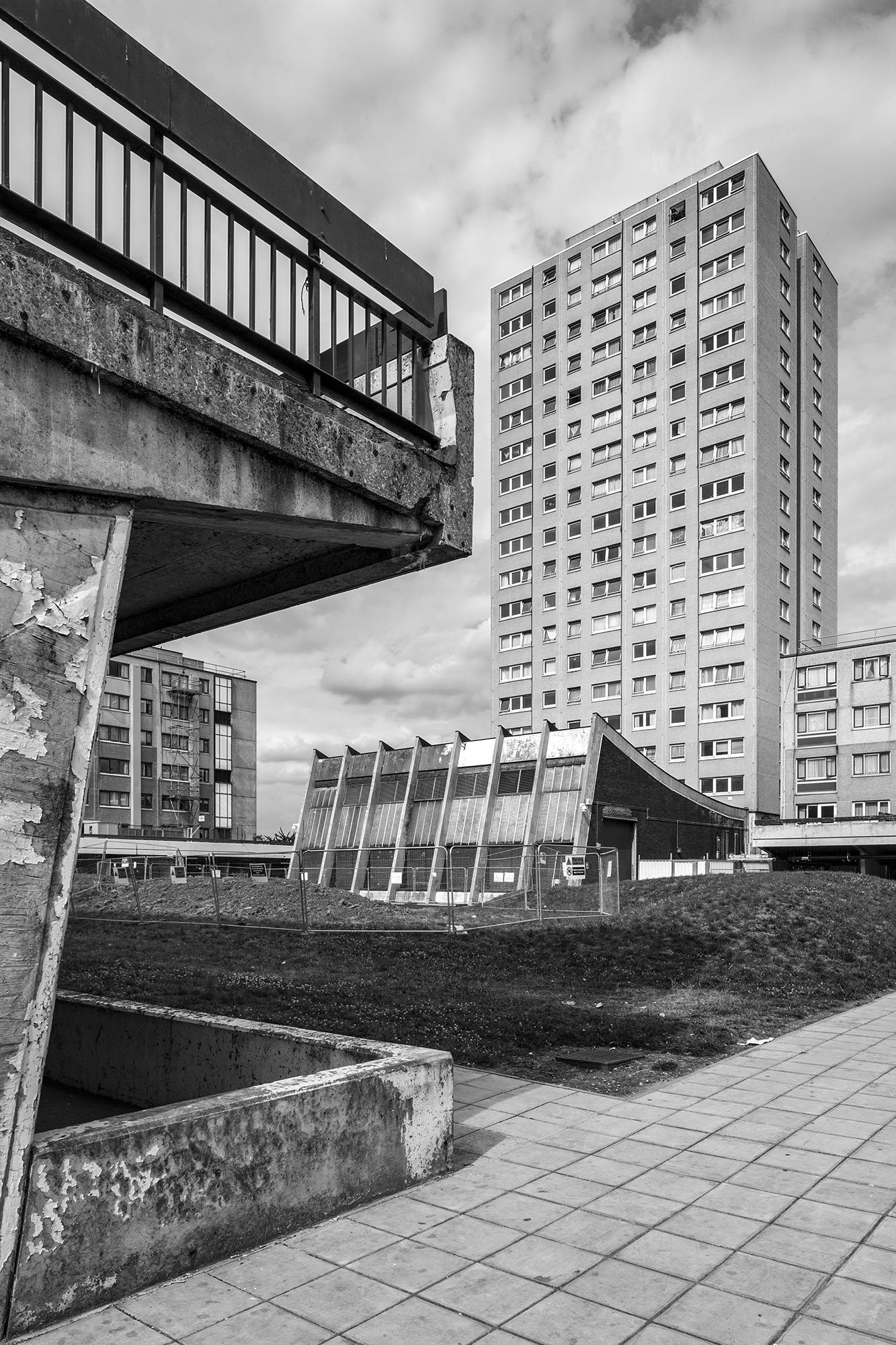 simon_phipps_broadwater_farm_estate_01