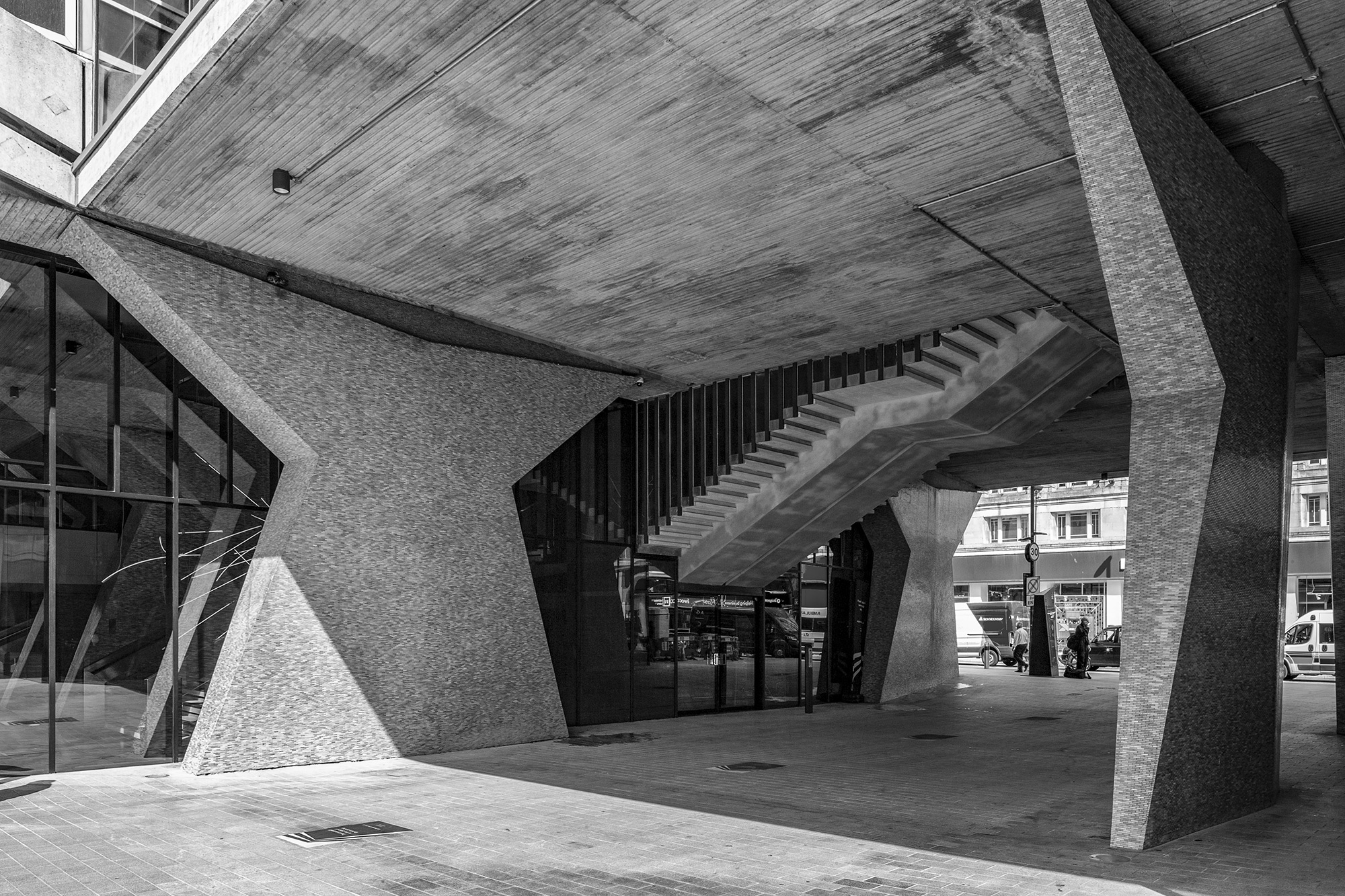 simon_phipps_centre_point_03