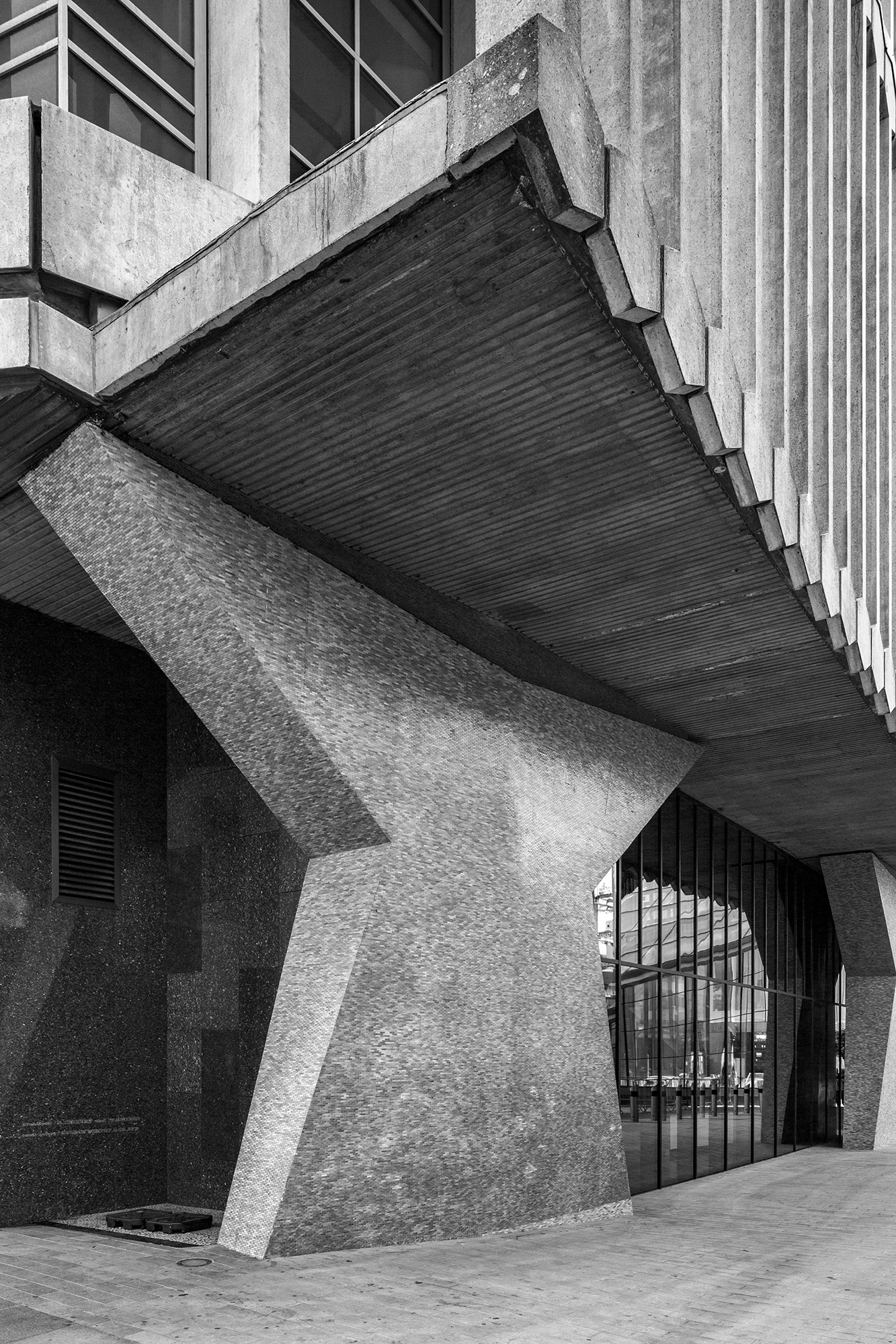 simon_phipps_centre_point_04