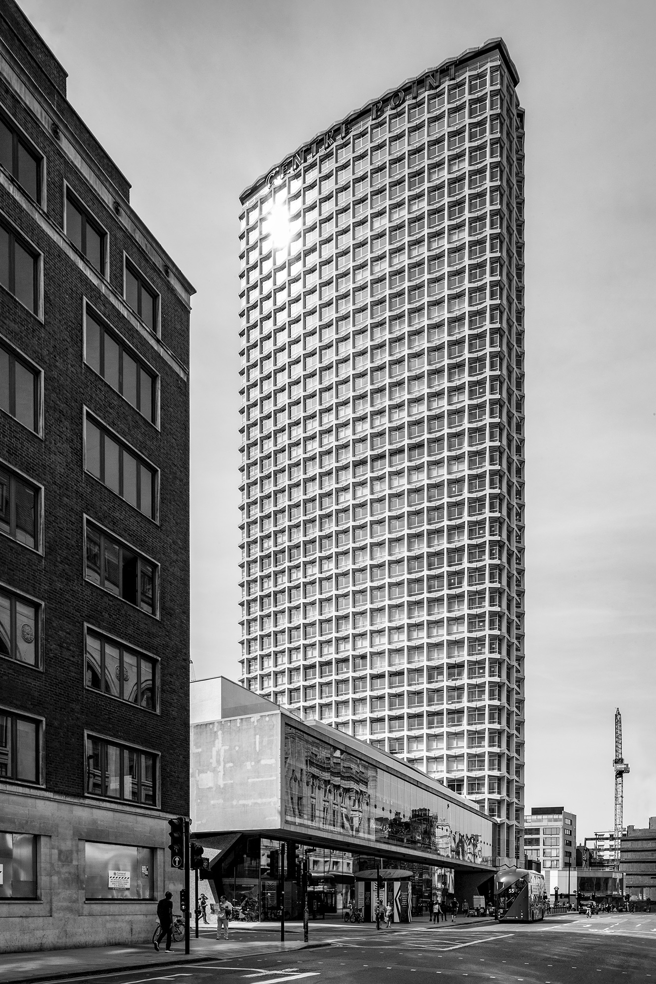 simon_phipps_centre_point_02