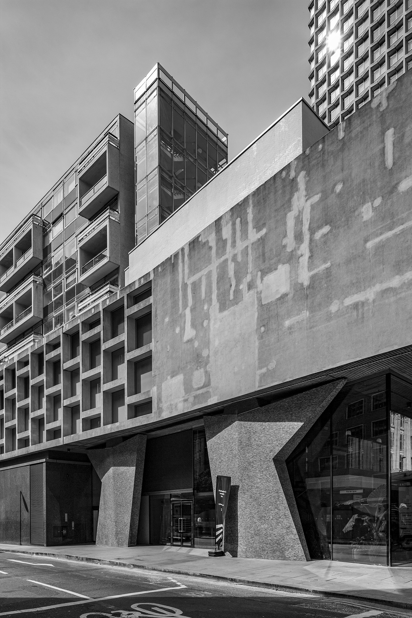 simon_phipps_centre_point_05